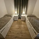 Nove Byvanie Blizko Piestan A Noveho Mesta Nad Vahom Pre 6 Osob بيت للعطل